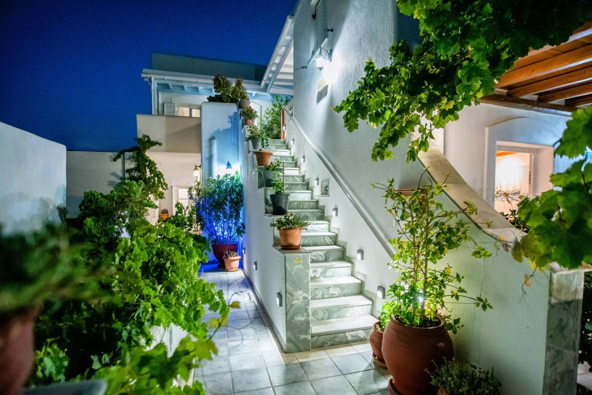 Kontaratos Studios & Apartments パロス島 エクステリア 写真