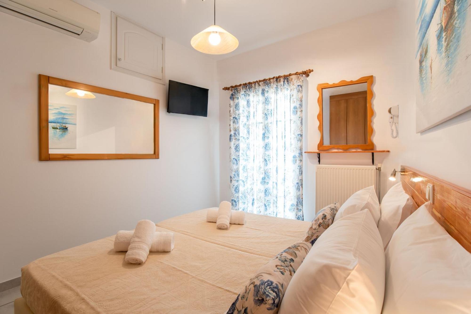 Kontaratos Studios & Apartments パロス島 エクステリア 写真